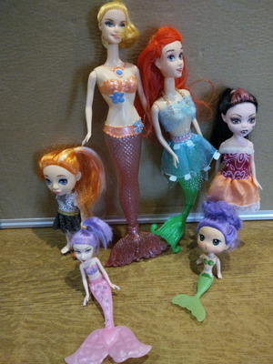 Dolls pack of 6 like new, mermaids with battery