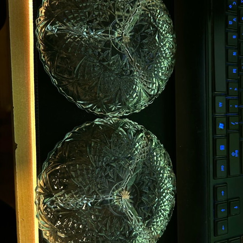 Serving plates for nuts like new