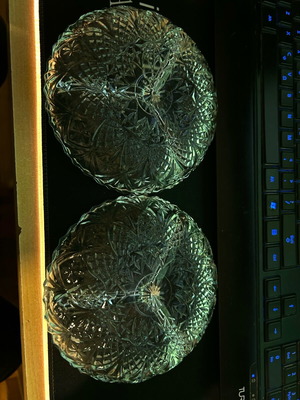 Serving plates for nuts like new