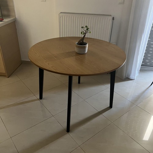 Dining table almost like new, width 105 cm
