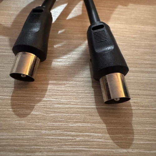 TV antenna cable 1.5 m male connectors on both ends like new