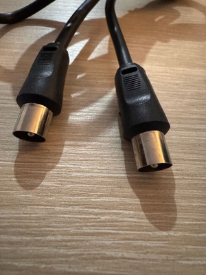 TV antenna cable 1.5 m male connectors on both ends like new