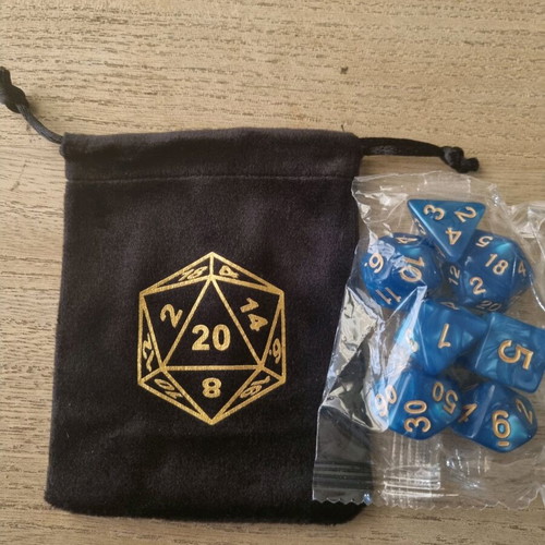 Dungeons and Dragons RPG blue 7-piece dice set with pouch like new