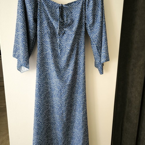 Summer dress blue off-shoulder with tie, one size, like new