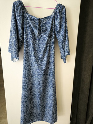 Summer dress blue off-shoulder with tie, one size, like new