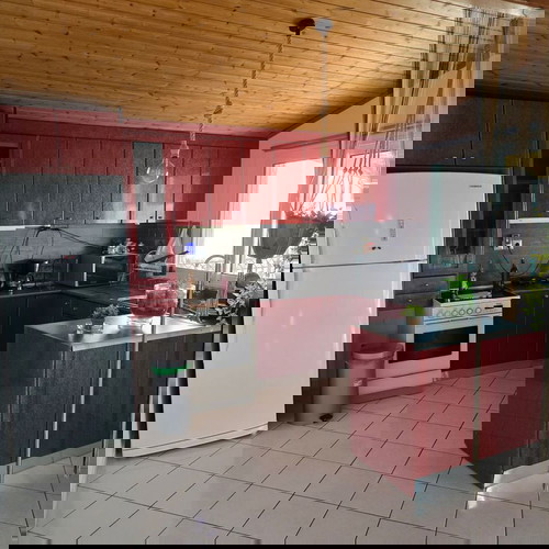 Επιπλωμένο διαμέρισμα 2ου ορόφου σε μονοκατοικία 100τμ στην Αρτέμιδα με θέα θάλασσα