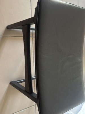Ξύλινο σκαμπό με δερμάτινο κάθισμα, σετ 2