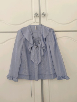 Stradivarius turquoise shirt with ruffles, size S, like new
