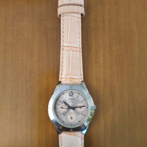 Casio wristwatch new pink with leather strap