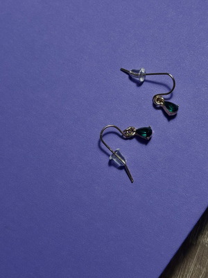 Green earrings like new, minimal style