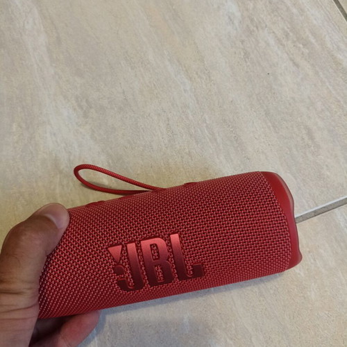 JBL Flip 6 portable Bluetooth speaker, red