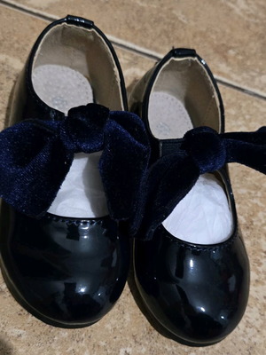 Patent leather ballerinas new, size 22, leather with velvet bow