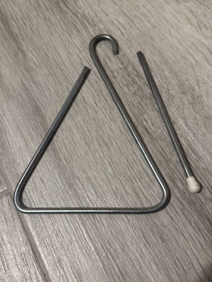 Triangle for carols like new