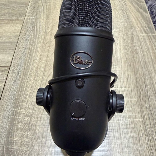 Blue Microphones Yeti Blackout USB Microphone like new