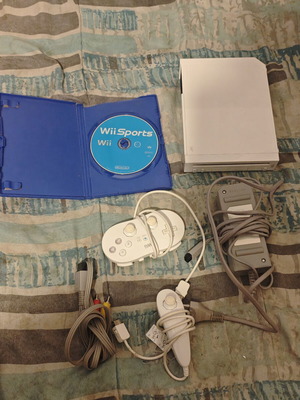 Κονσόλα Nintendo Wii με παιχνίδι Wii Sports και χειριστήρια