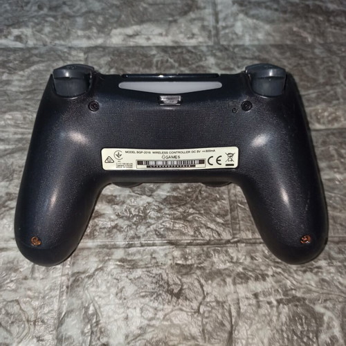 Ps4 controller like new, charges but does not turn on, for parts or repair