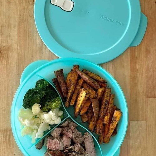 Tupperware divided plate with new airtight lid