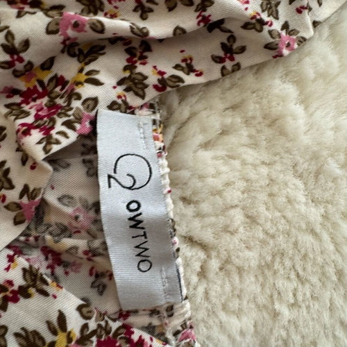 Floral dress used with V-neck and elastic waist, one size