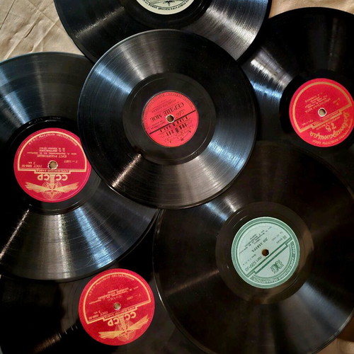 Patefonio portable gramophone used, Soviet vintage with 20 vinyls and needles