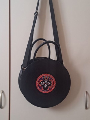 Τσάντα crossbody μεταχειρισμένη με vinyl δίσκους μαύρη