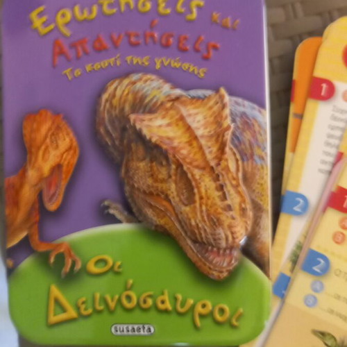 Dinosaur question and answer knowledge card game, 40 cards