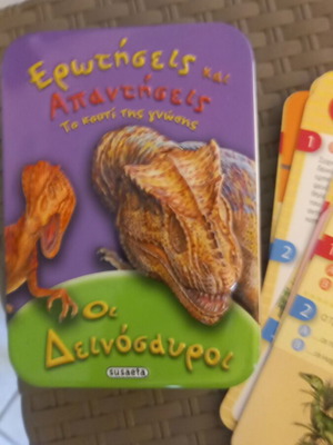 Dinosaur question and answer knowledge card game, 40 cards