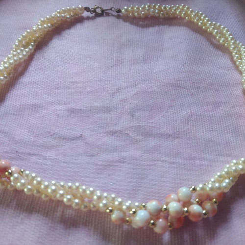 Necklace with faux pearls new