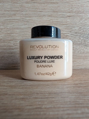 Makeup Revolution London Luxury Banana Powder used