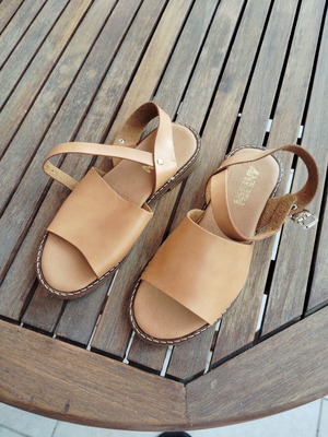 Leather flat sandals beige size 36 new