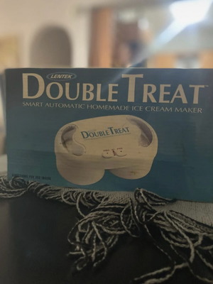 Double Treat παγωτομηχανή καινούργια, λειτουργεί με μπαταρίες, χωρητικότητα 1,1 λίτρου