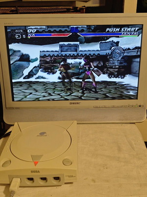 Sega Dreamcast κονσόλα σαν καινούργιο με καλώδια, μοχλό και memory unit