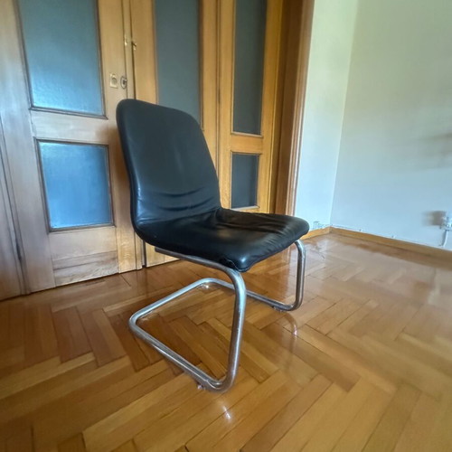 Office chair leather without wheels used, good condition