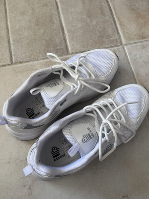Admiral athletic shoes used, size 42, white
