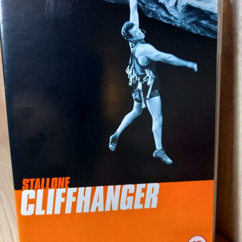 Cliffhanger DVD like new with English subtitles