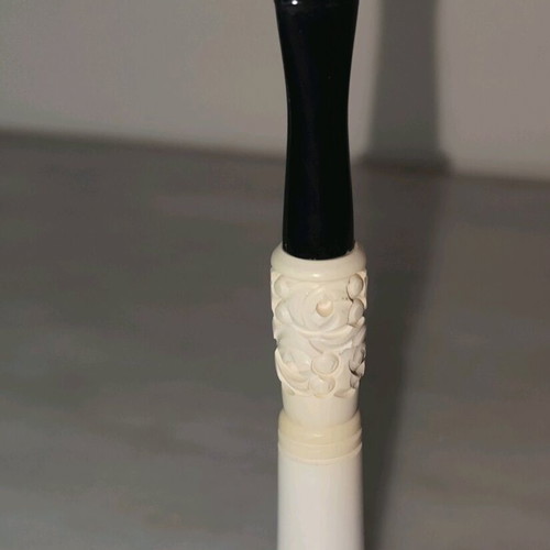 Meerschaum Carved Cigarette Holder new with Bone Thread and Black Mouthpiece