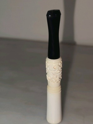 Meerschaum Carved Cigarette Holder new with Bone Thread and Black Mouthpiece