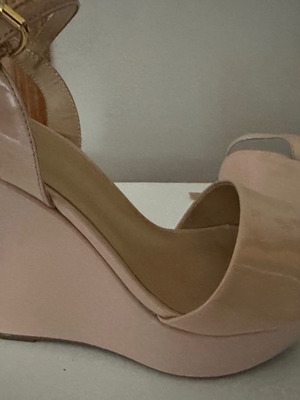 nak sandals