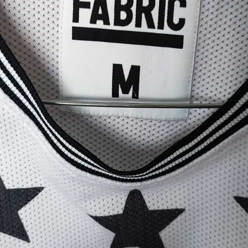 Tshirt like new, size L, black and white fabric