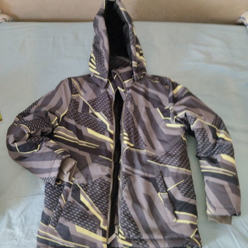 Boys' winter jacket with detachable hood, size 134-140 cm
