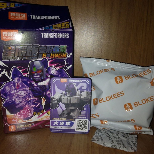 Transformers Blokees Defender Version 06 Brutal Fang: Ultra Mangus and Astrotrain new