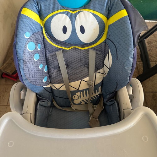 Chicco Polly Easy highchair like new with adjustable height and wheels