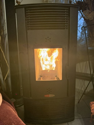 MBZ Italfuoco Ambra Hydro 24kW pellet stove like new