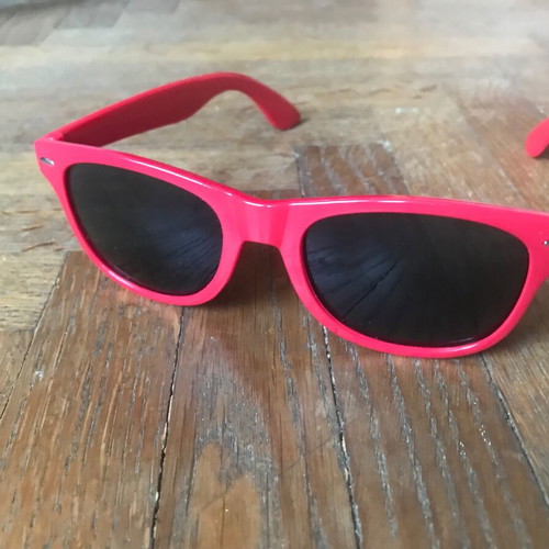Sunglasses like new with red plastic frame