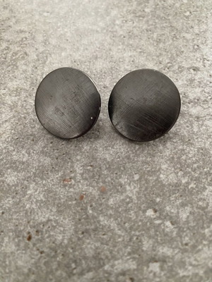 Round black grey earrings