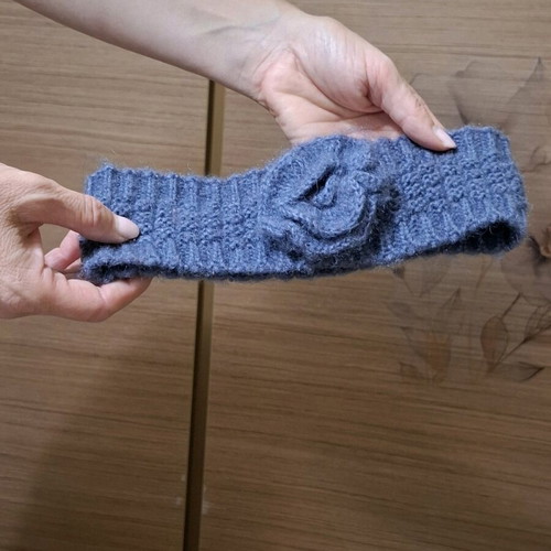 Knitted girl’s headband grey with flower, like new