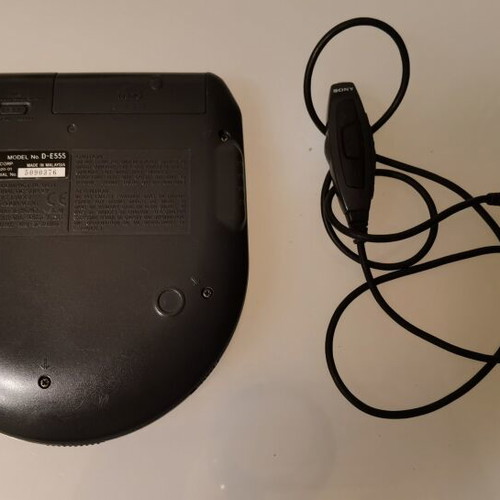 Sony Discman D-E155 portable CD player used with remote
