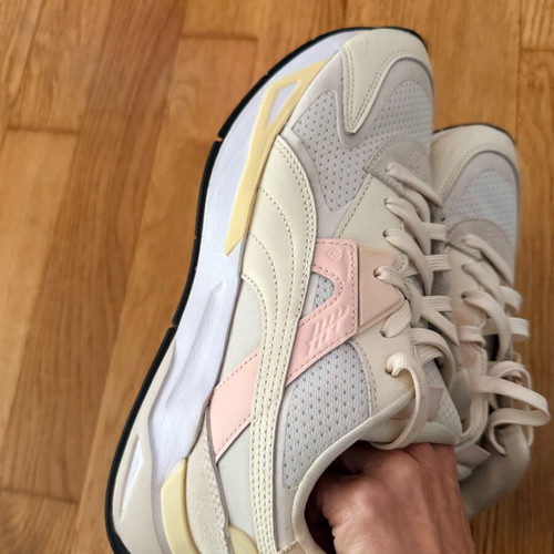 Puma sneakers athletic like new, size 40, beige and pink