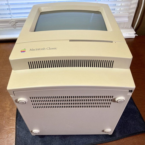 Apple Macintosh Classic M0420 used, functional without accessories