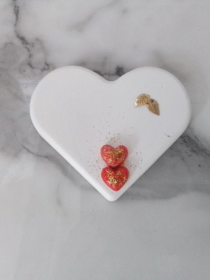 Set of 30 large white plaster heart bases with red hearts and gold leaves