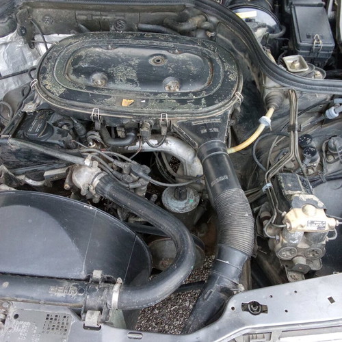 Mercedes 1990 M 124 E1 car like new, gasoline, 4-speed manual